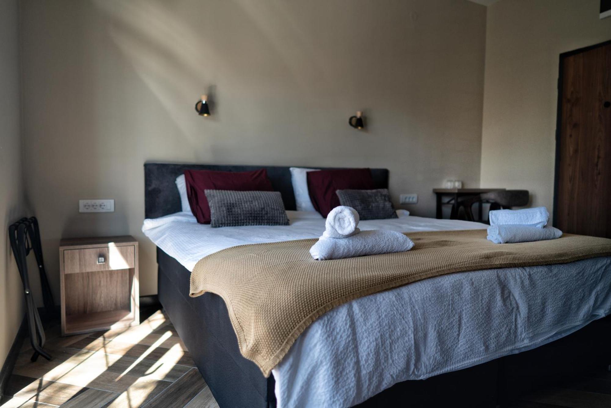 La Roue Hotell Vrsac Eksteriør bilde