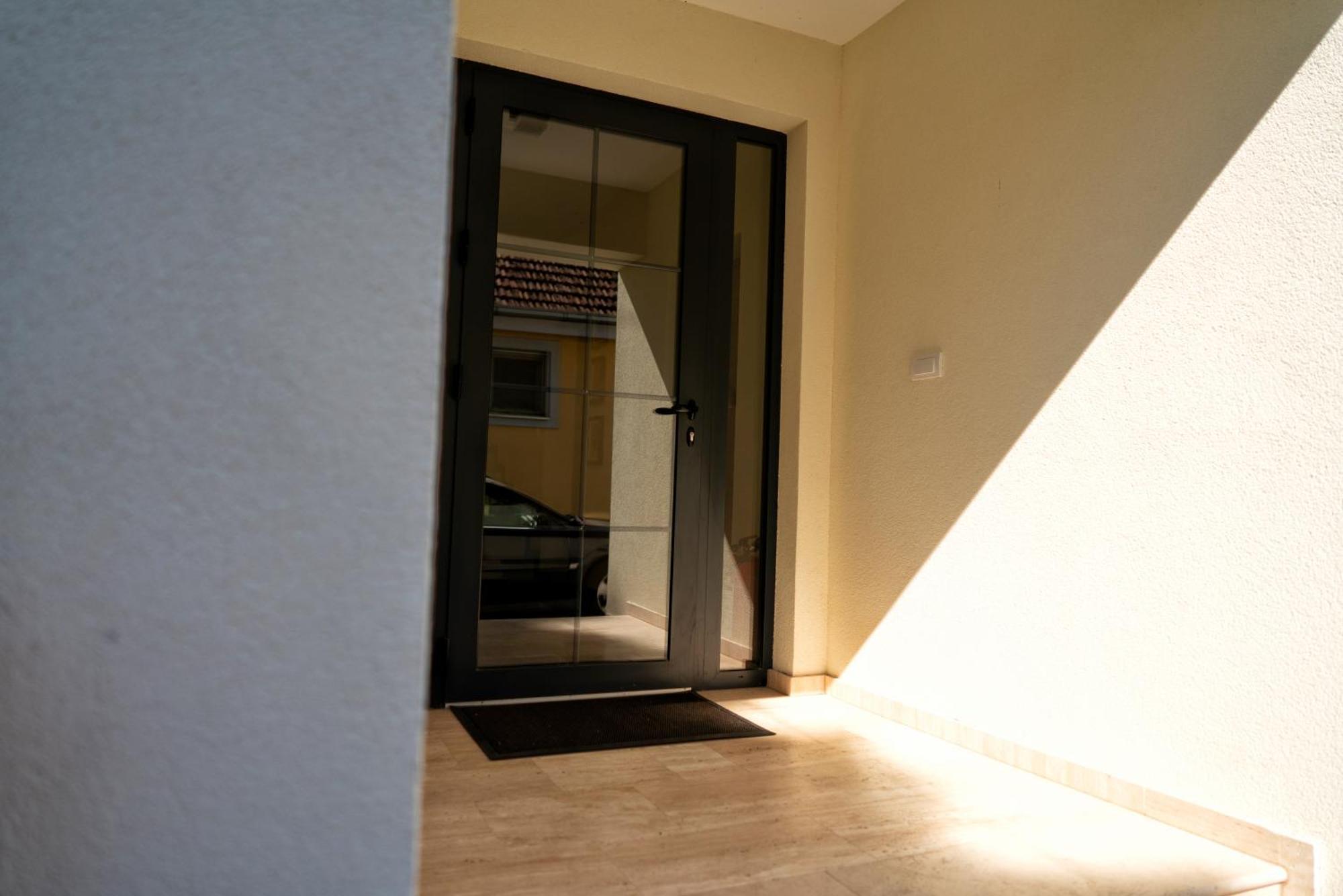 La Roue Hotell Vrsac Eksteriør bilde