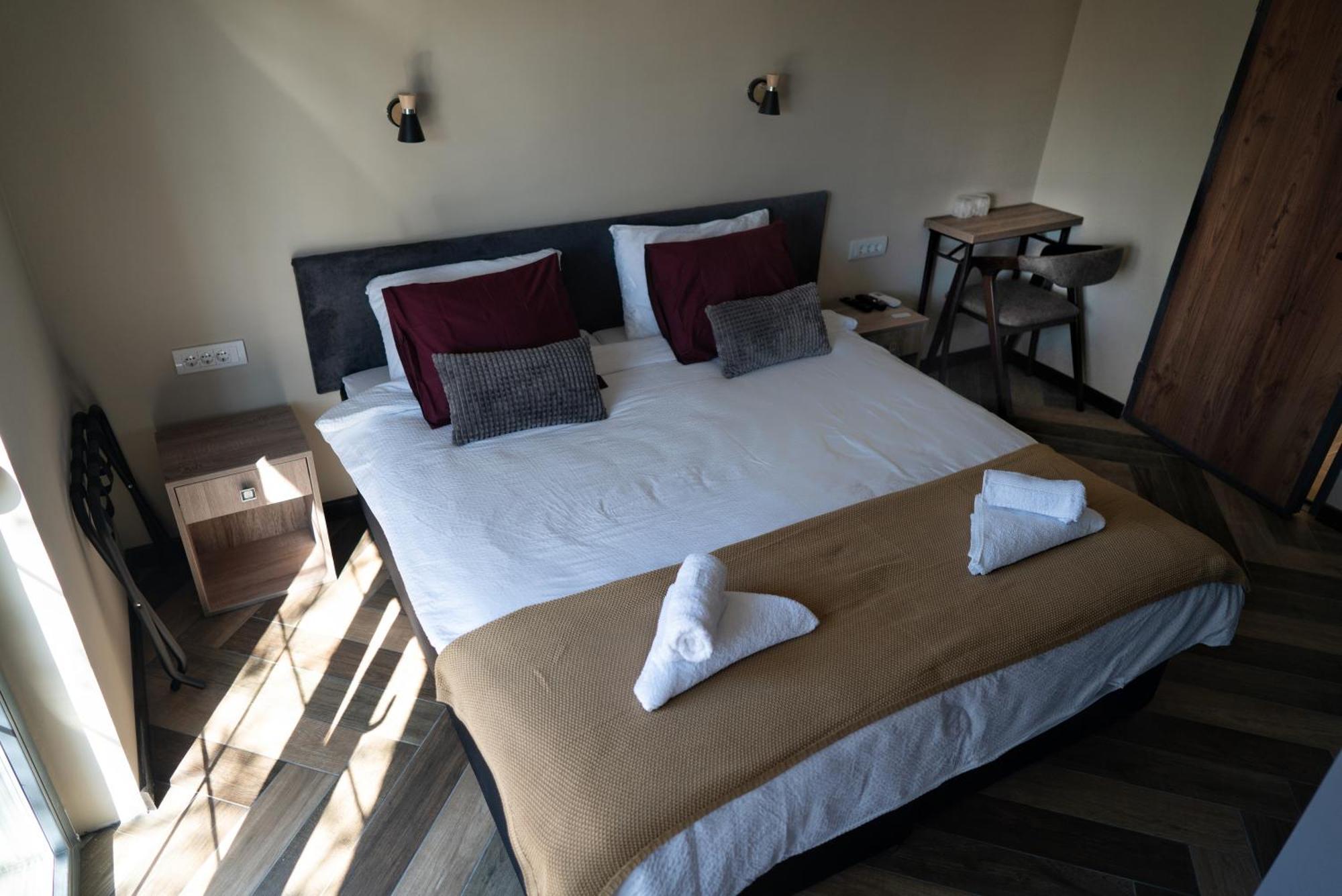 La Roue Hotell Vrsac Eksteriør bilde