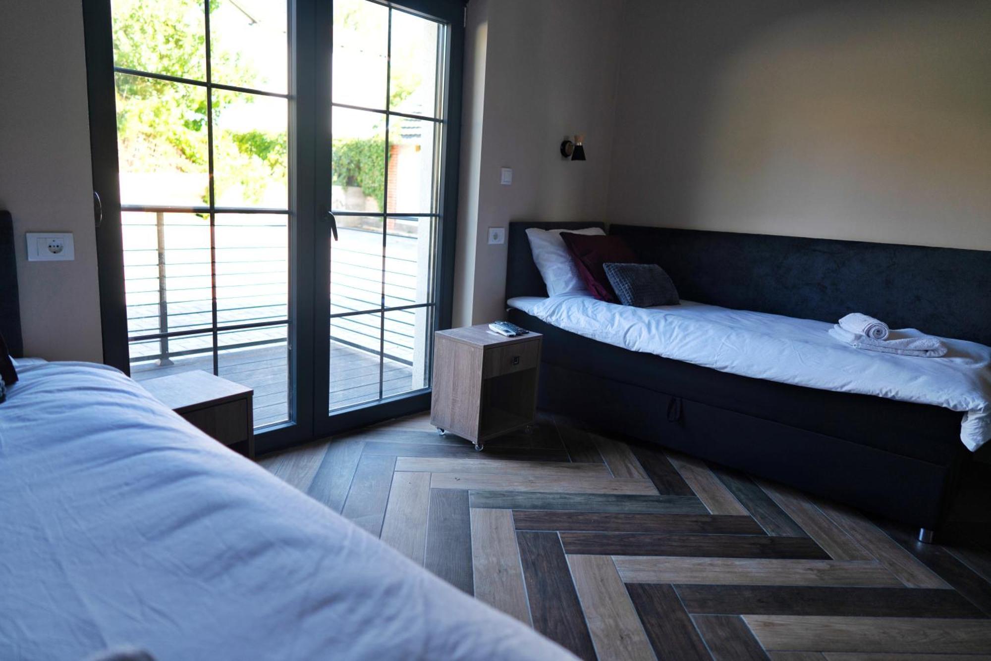 La Roue Hotell Vrsac Eksteriør bilde