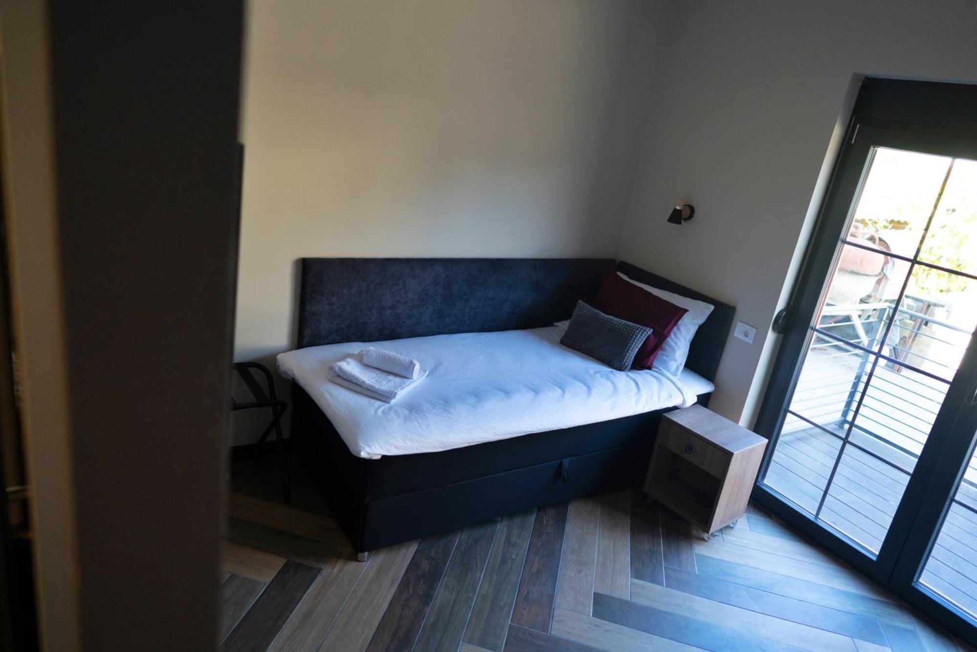La Roue Hotell Vrsac Eksteriør bilde