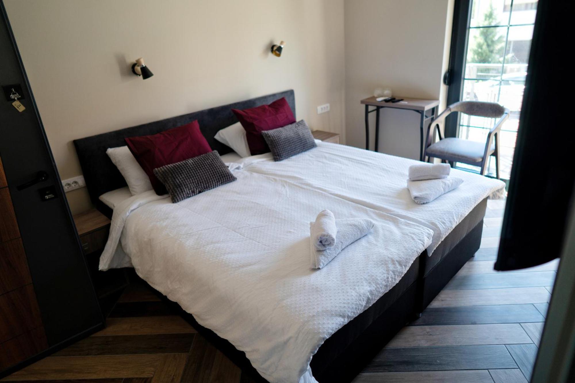 La Roue Hotell Vrsac Eksteriør bilde